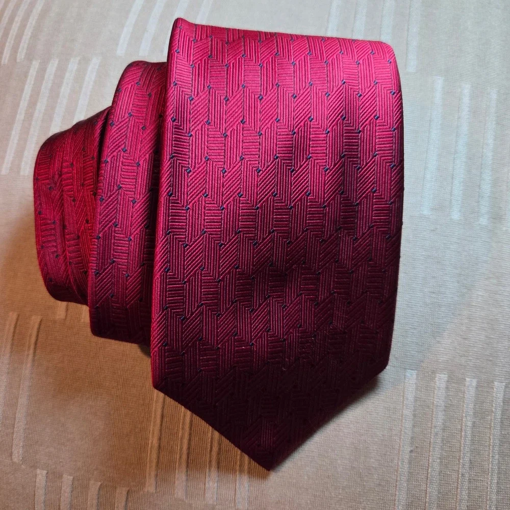Jones New York Mens 100% Silk Red Geometric Pattern Necktie‎